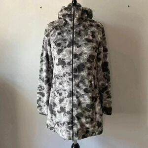 The North Face | Hooded Camo Print Osito Jacket Asphalt Grey Marble Pri…